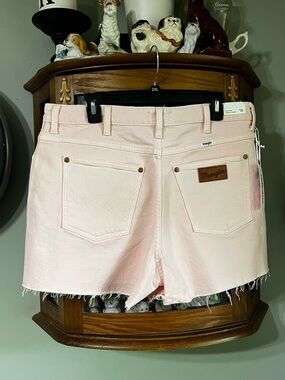 NWT Wrangler Light Baby Pink Cut Off High Denim Jean Rise Cowboy Shorts Size 33